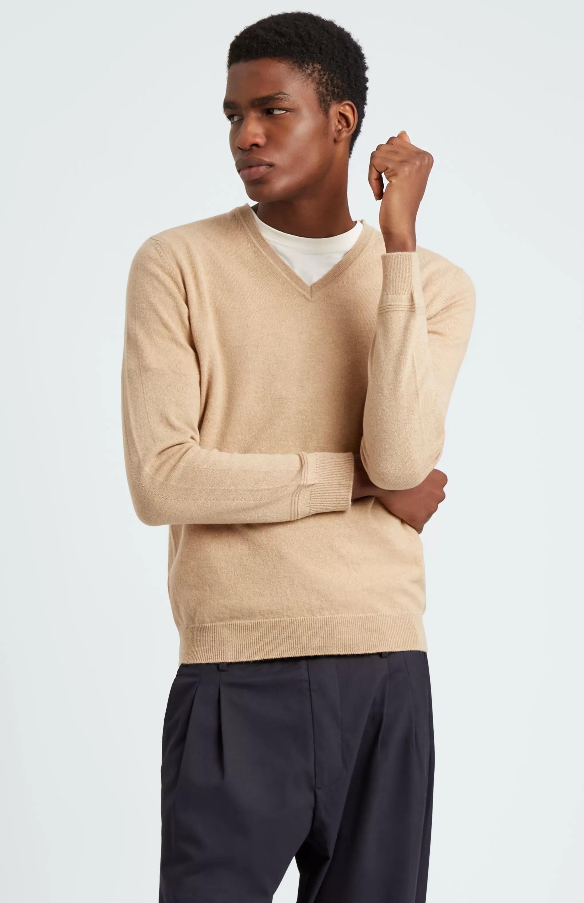 New Classic V Neck Cashmere Jumper In Sand Men V Neck Knits